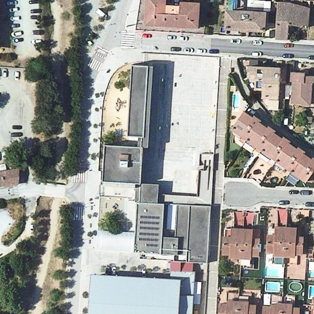 Вид згори на територію школи «Escola Castell de Dosrius»