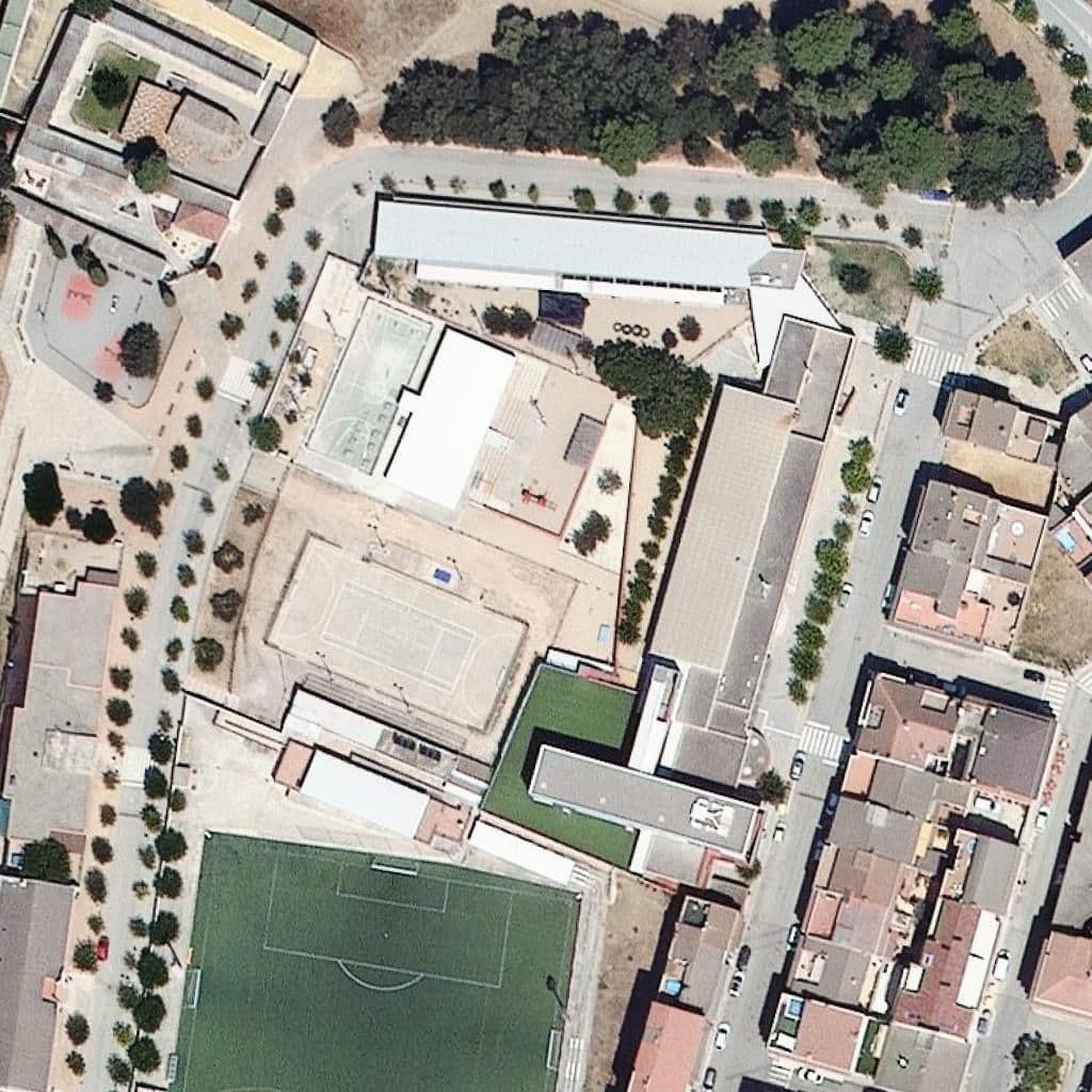 Вид згори на територію школи «Institut Escola Pompeu Fabra»