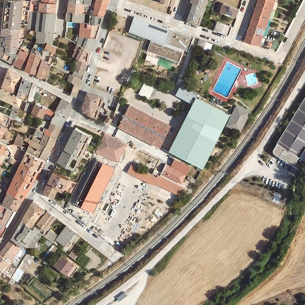 Вид згори на територію школи «Institut Escola Carles Capdevila»