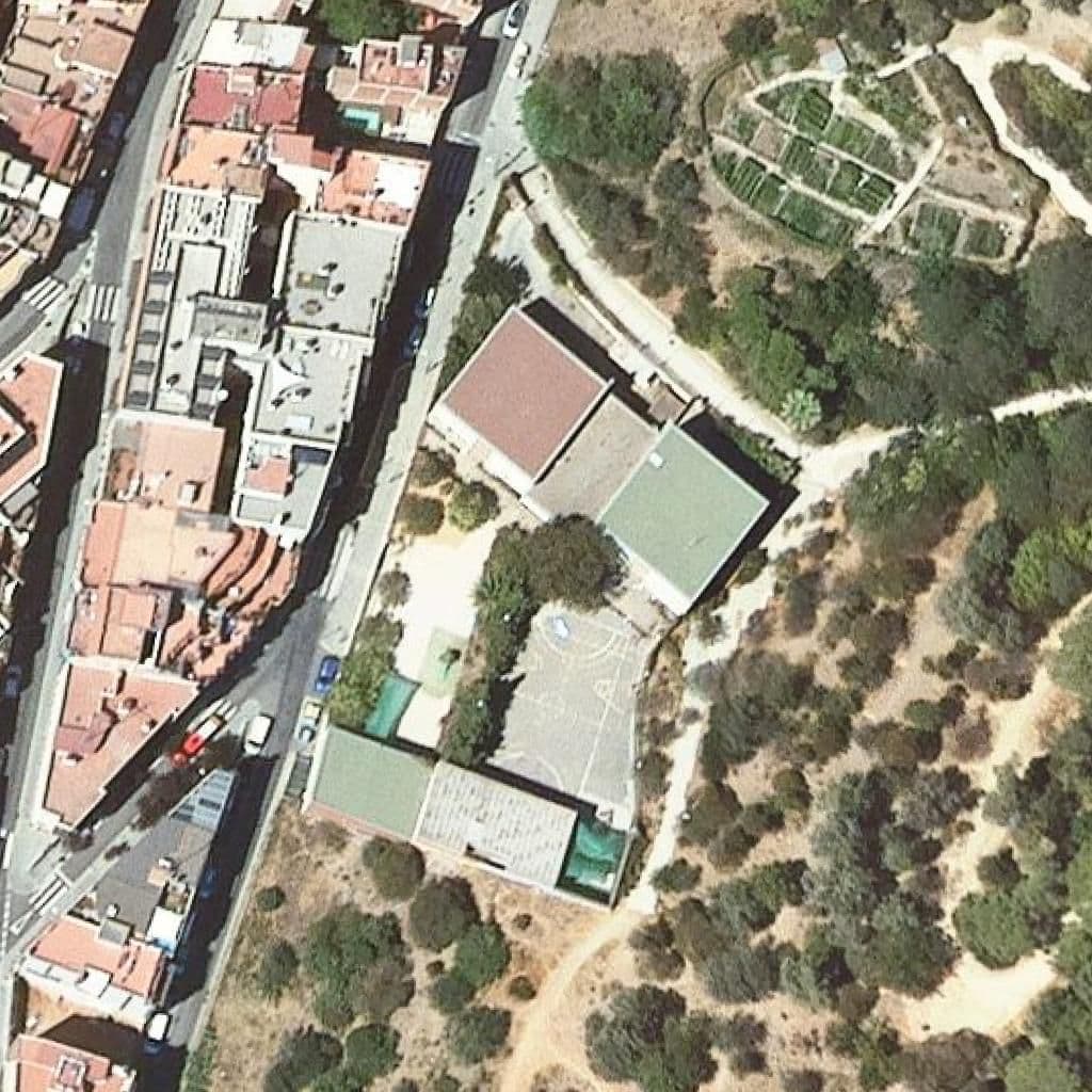 Вид згори на територію школи «Escola Montseny»