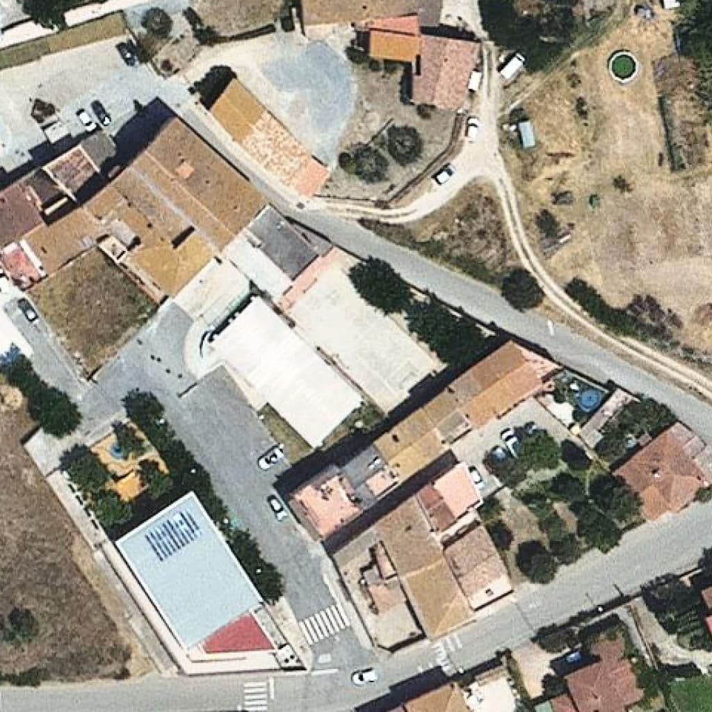 Вид згори на територію школи «Escola del Far d'Empordà»