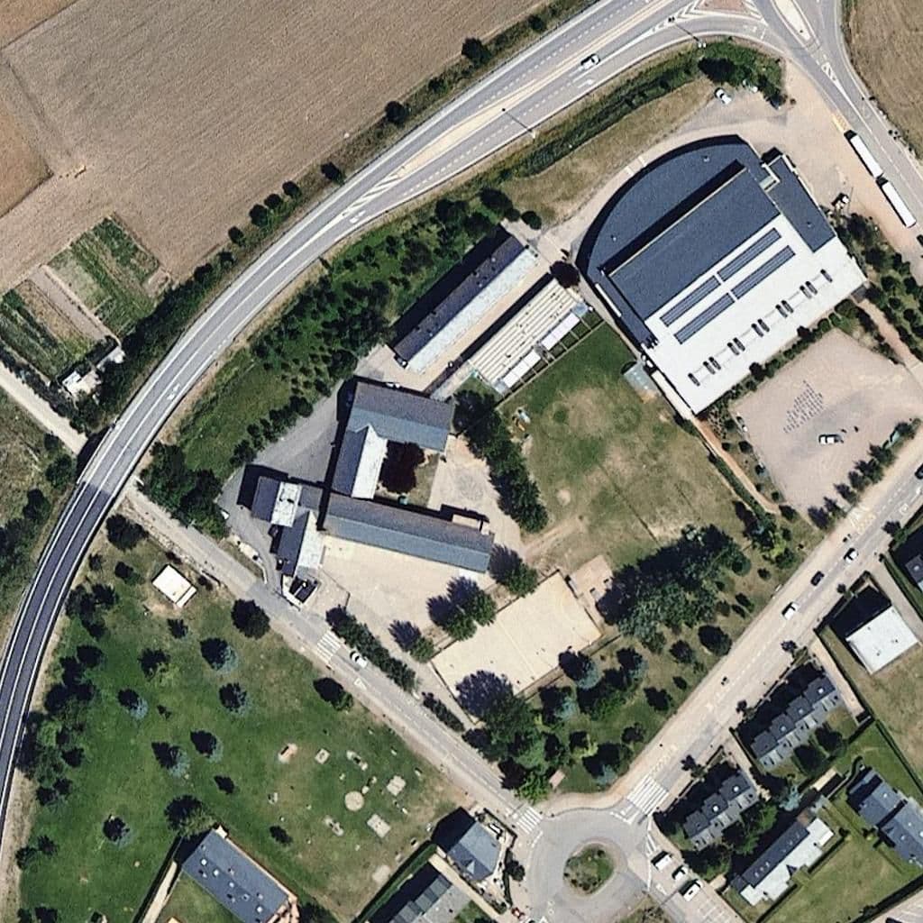 Aerial view of the grounds of Escola Bac de Cerdanya