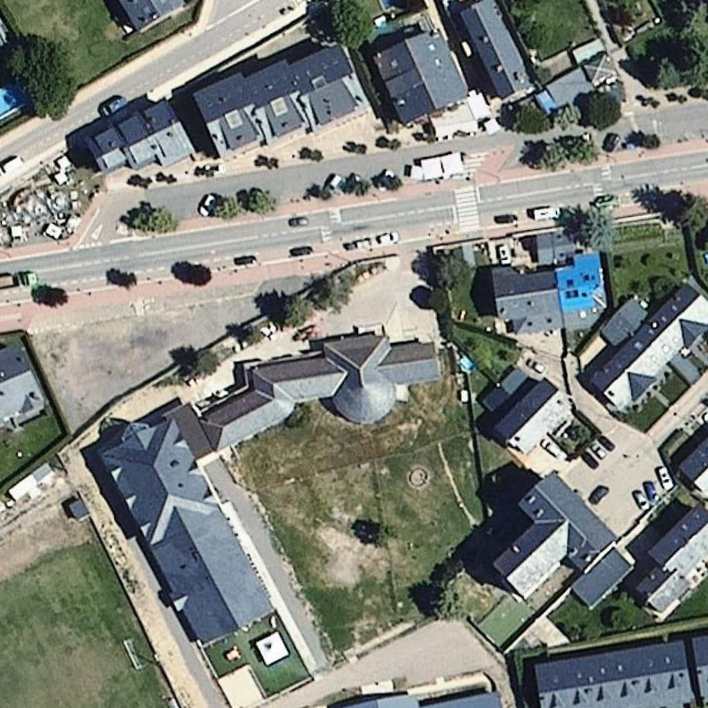 Вид згори на територію школи «Escola Jaume I»