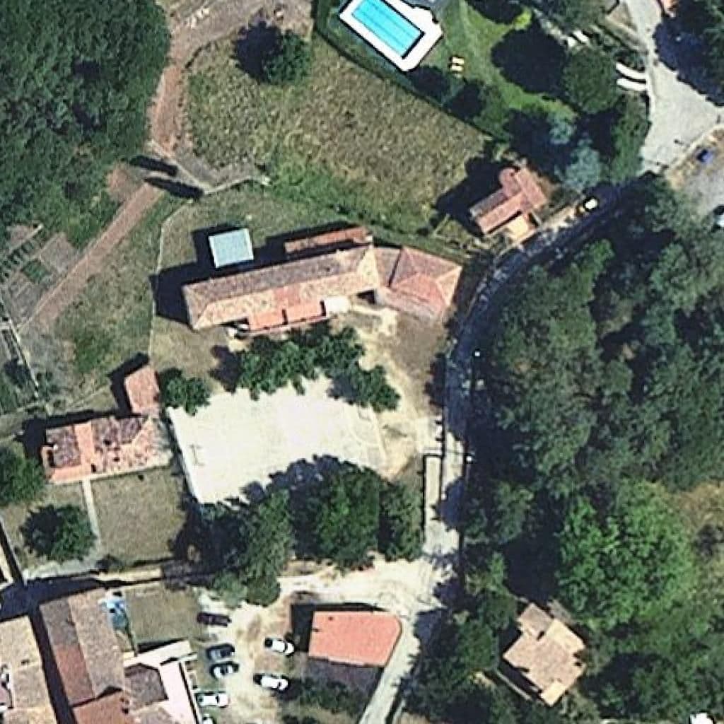 Вид згори на територію школи «Escola Les Salines - ZER Les Salines»