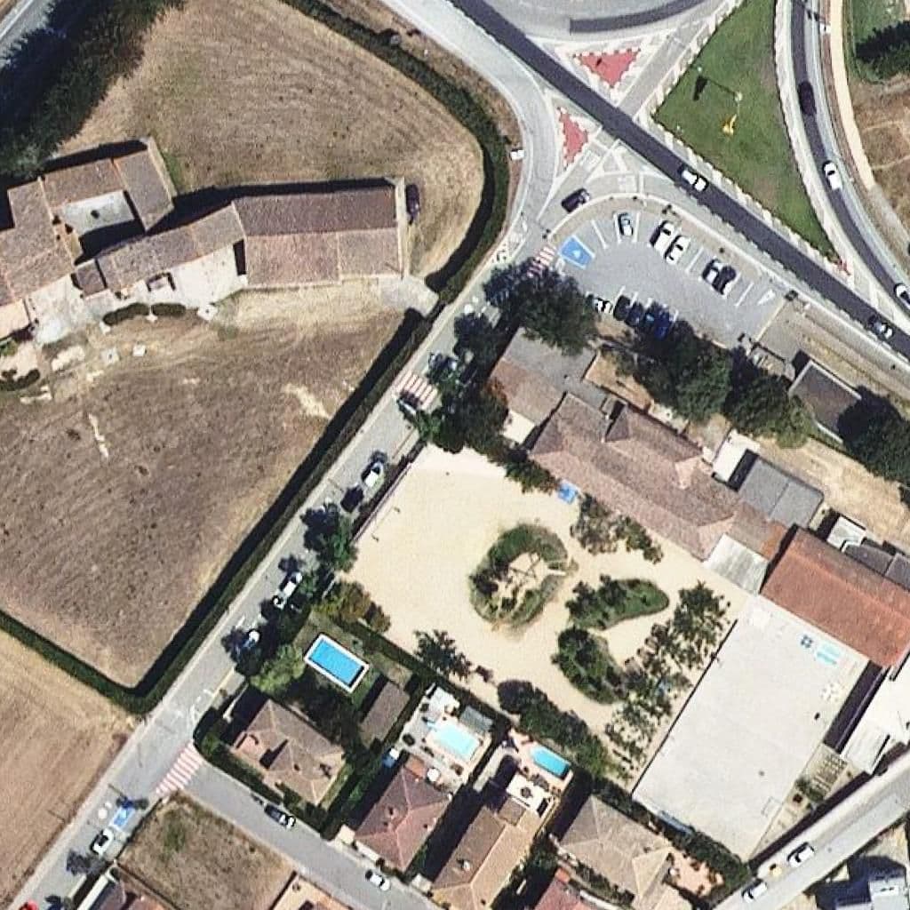 Aerial view of the grounds of Escola Quermany