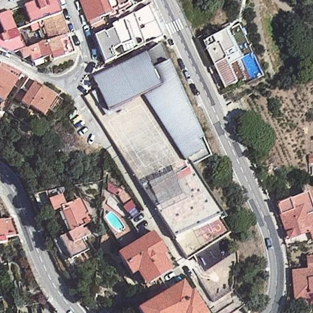 Вид згори на територію школи «Escola Sant Jaume»