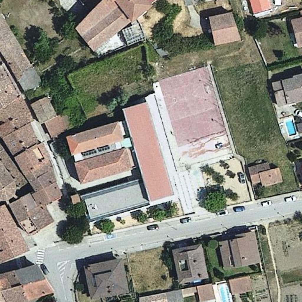 Вид згори на територію школи «Escola Rocalba»