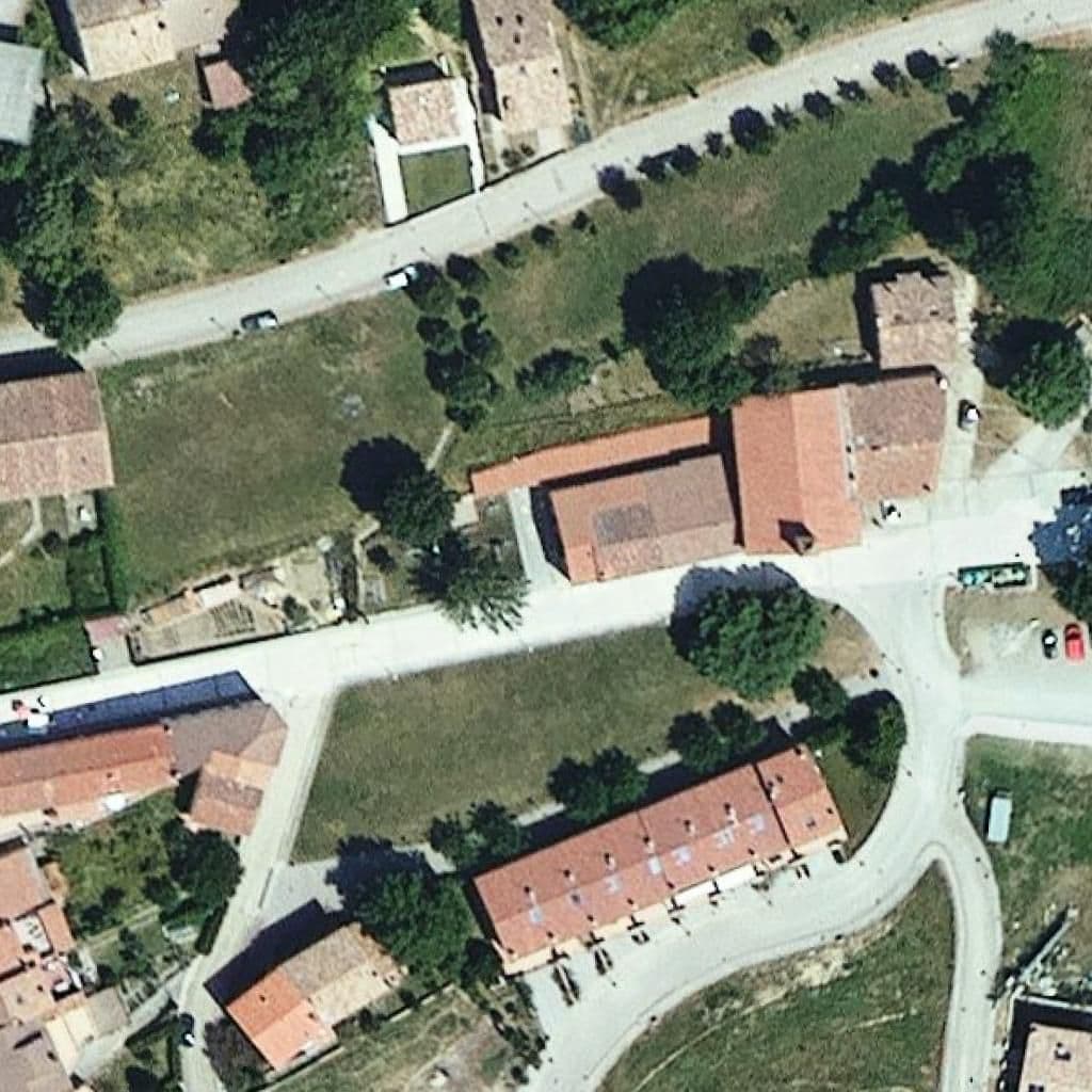 Aerial view of the grounds of Escola de Vallfogona de Ripollès - ZER Comte Arnau