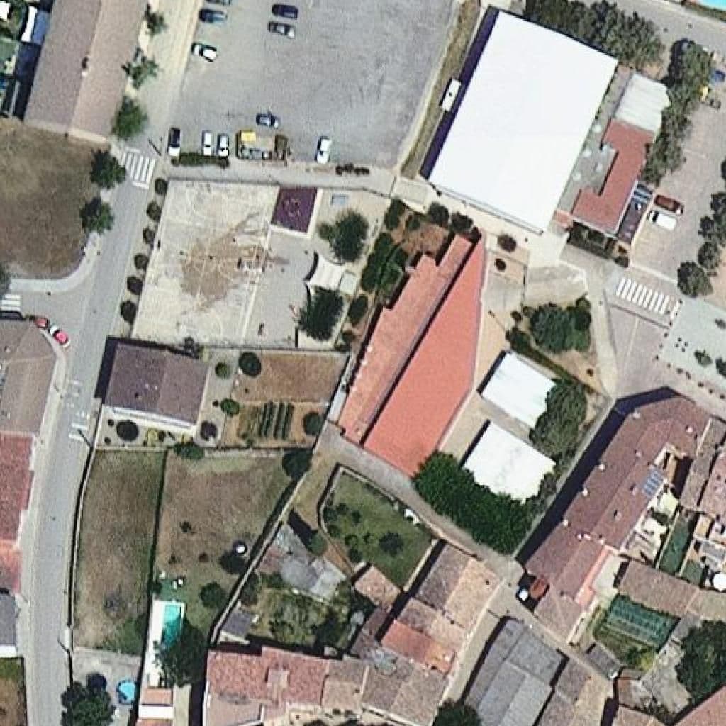 Вид згори на територію школи «Escola Bora Gran»