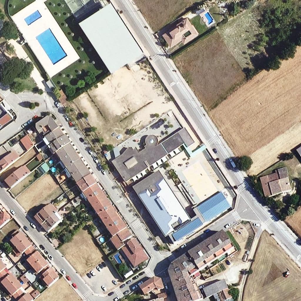 Вид згори на територію школи «Escola Verdaguer»