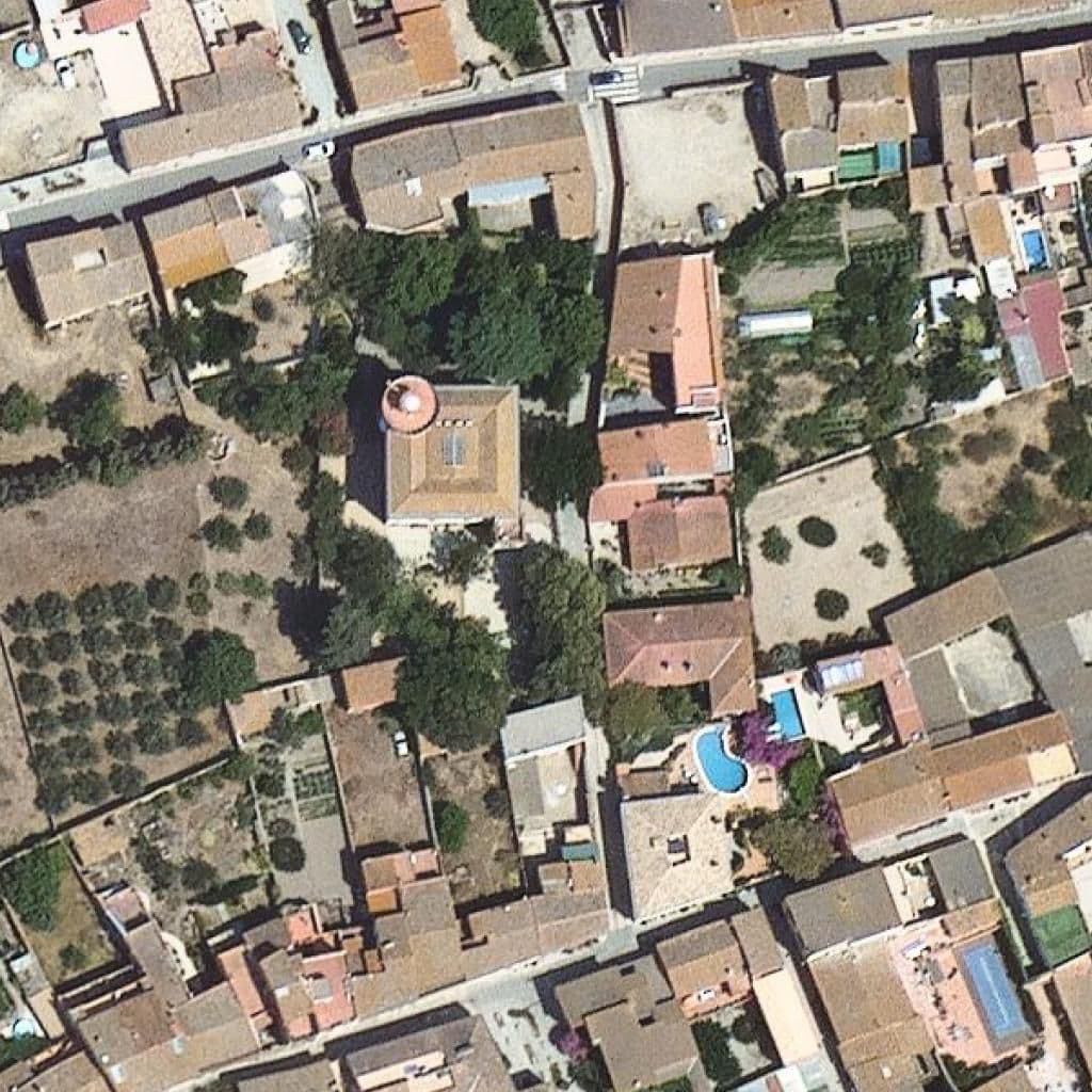 Вид згори на територію школи «Escola Torre d'en Reig»