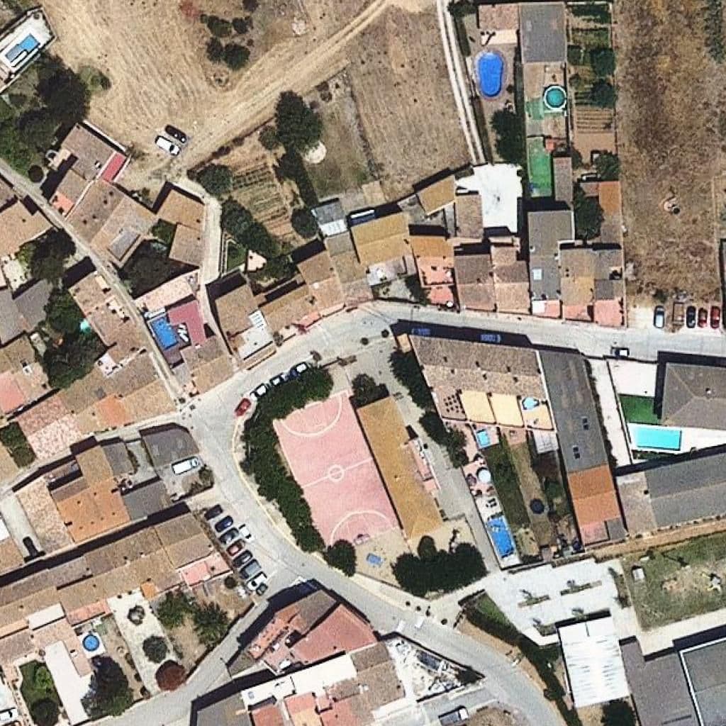 Вид сверху на территорию школы «Escola Modesta Pous - Zer Empordà»