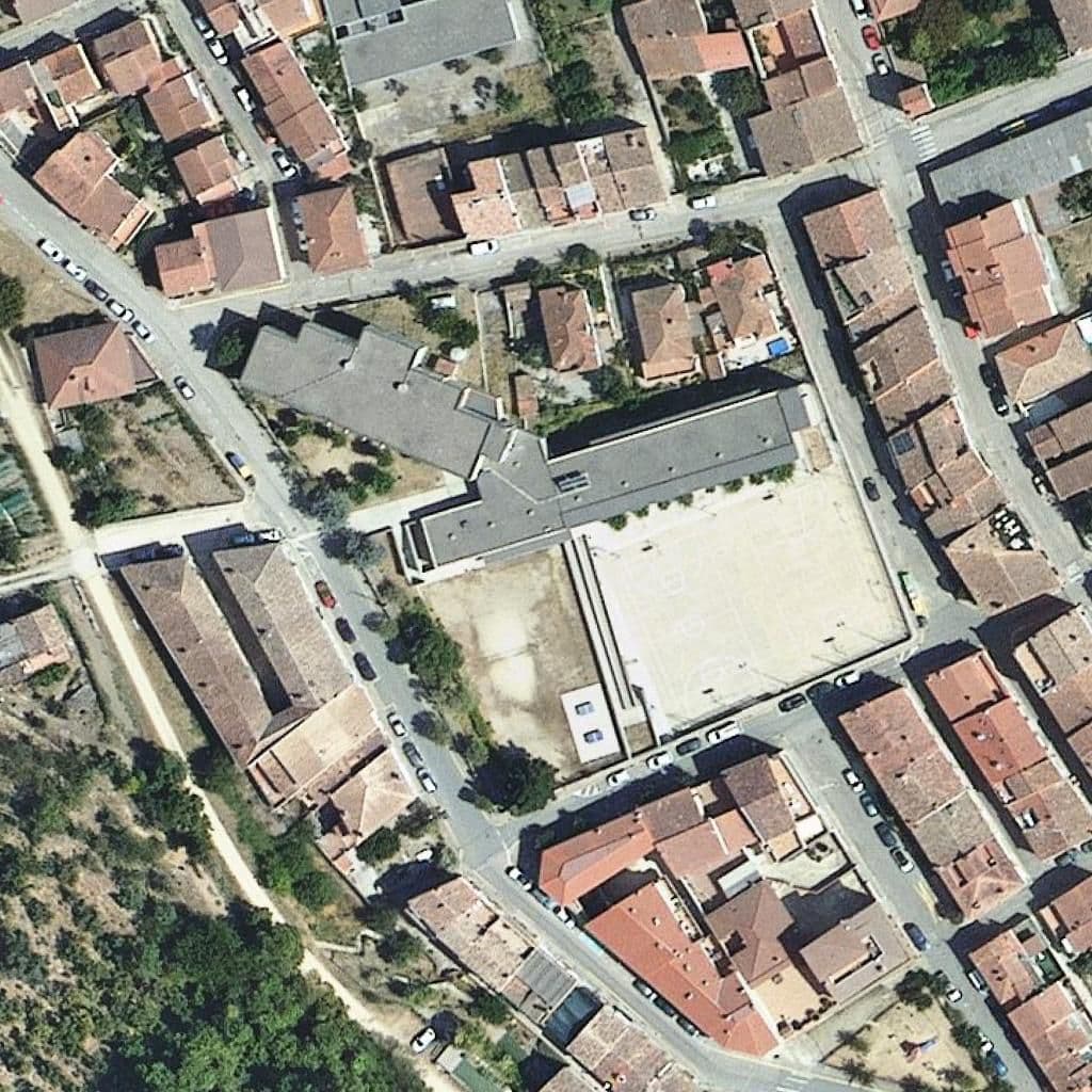 Вид згори на територію школи «Institut Castell d'Estela»