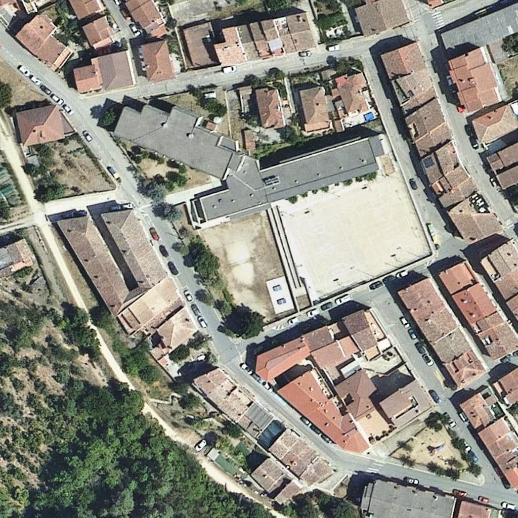 Вид згори на територію школи «Llar inf. rural privada Parc i Joc»