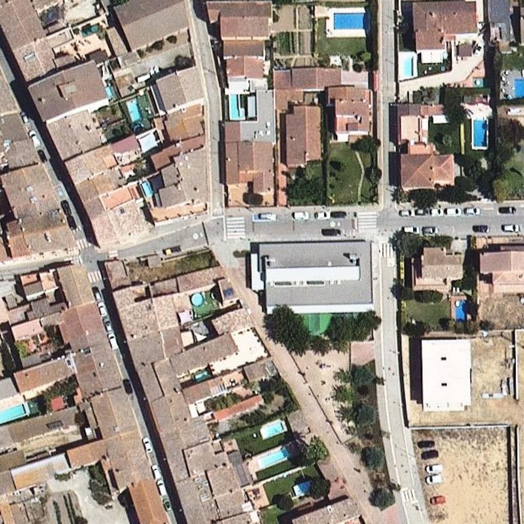 Вид сверху на территорию школы «Llar d'infants Municipal de Pals»