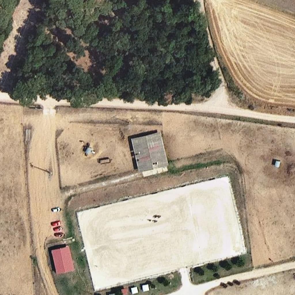 Вид згори на територію школи «OMEGA Centre de Formació de Tècnics en equitació»