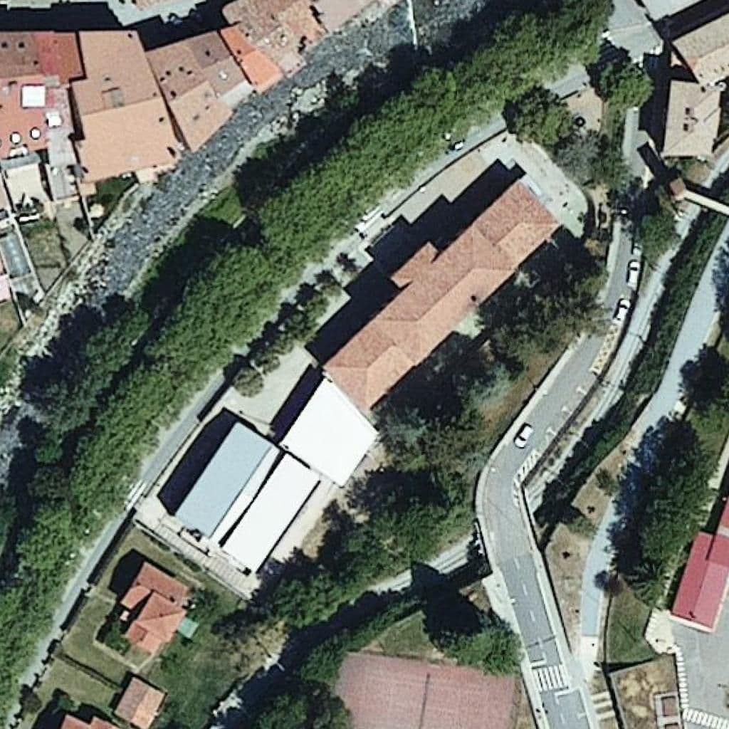 Вид згори на територію школи «Institut Escola Vall de Ribes»