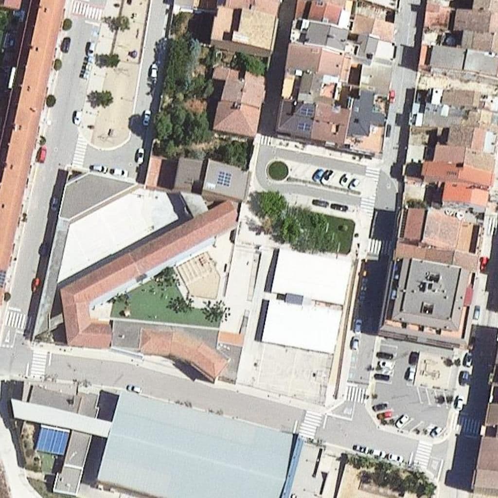 Вид згори на територію школи «Escola Mare de Déu del Carme»