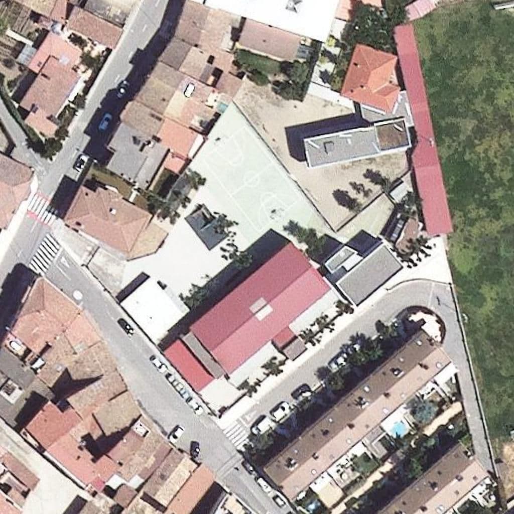 Вид згори на територію школи «Escola Sant Joan»