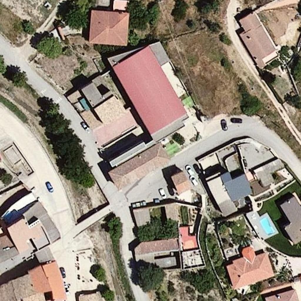 Вид сверху на территорию школы «Escola Santa Maria - ZER Serra Llarga»
