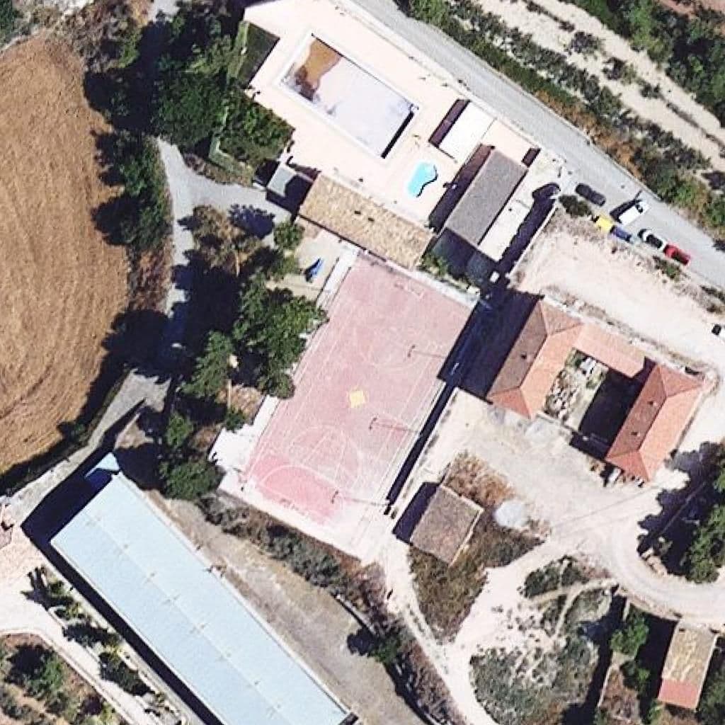 Вид згори на територію школи «Escola de Ciutadilla - ZER Guicivervi»