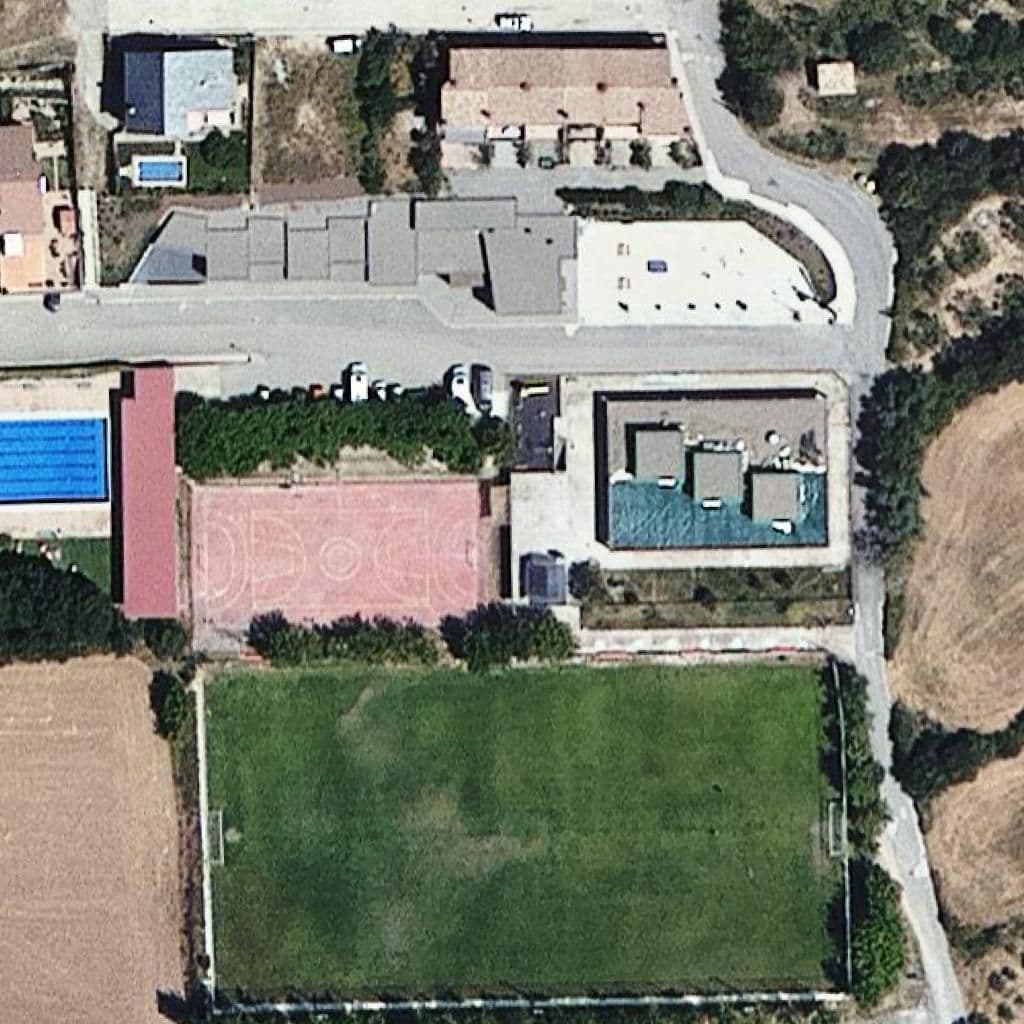 Вид згори на територію школи «Escola Sant Climent - ZER Narieda»
