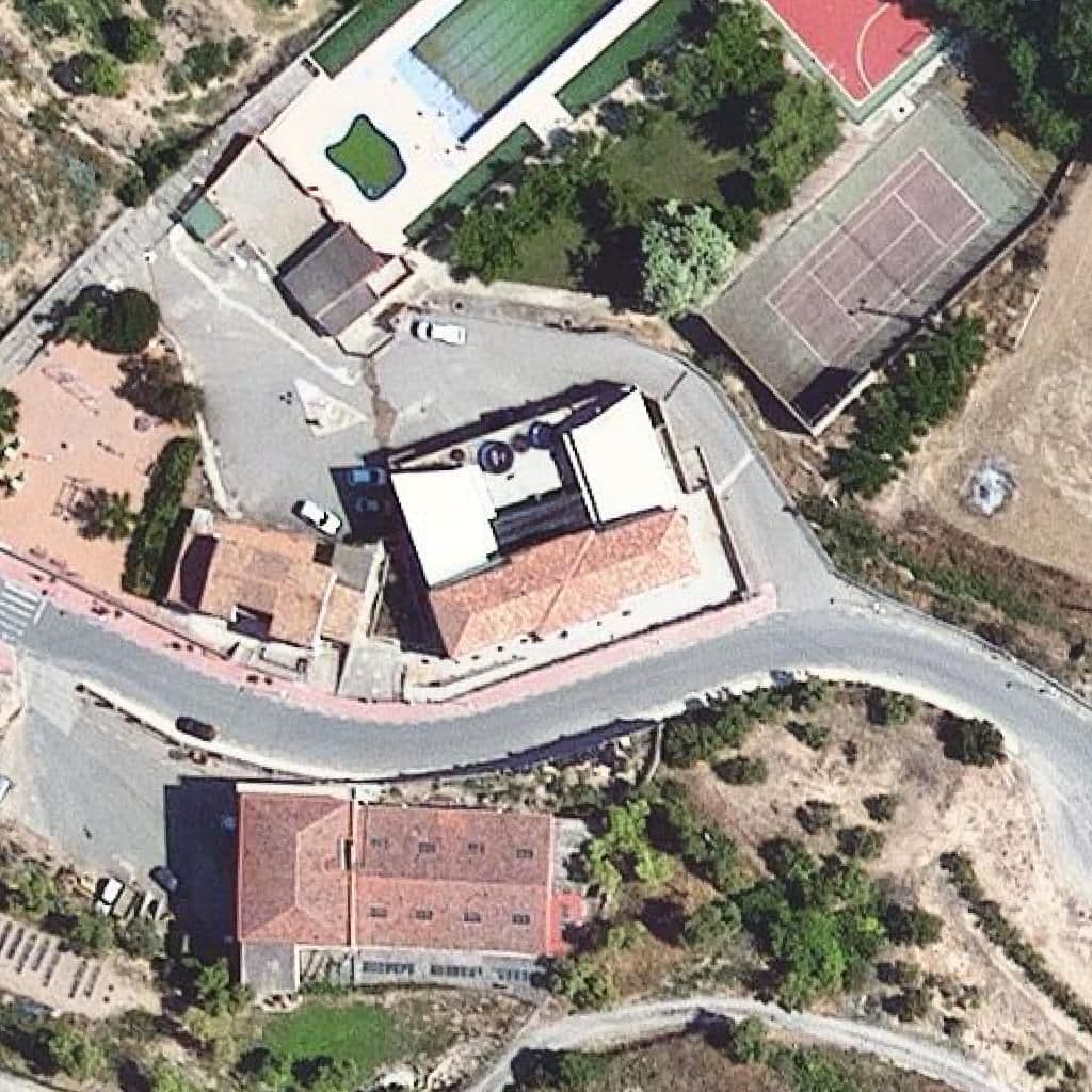 Вид згори на територію школи «Escola L'Espígol - ZER Garrigues Altes»