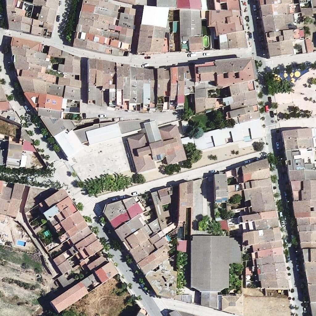 Aerial view of the grounds of Escola Manuel Ortiz i Castelló