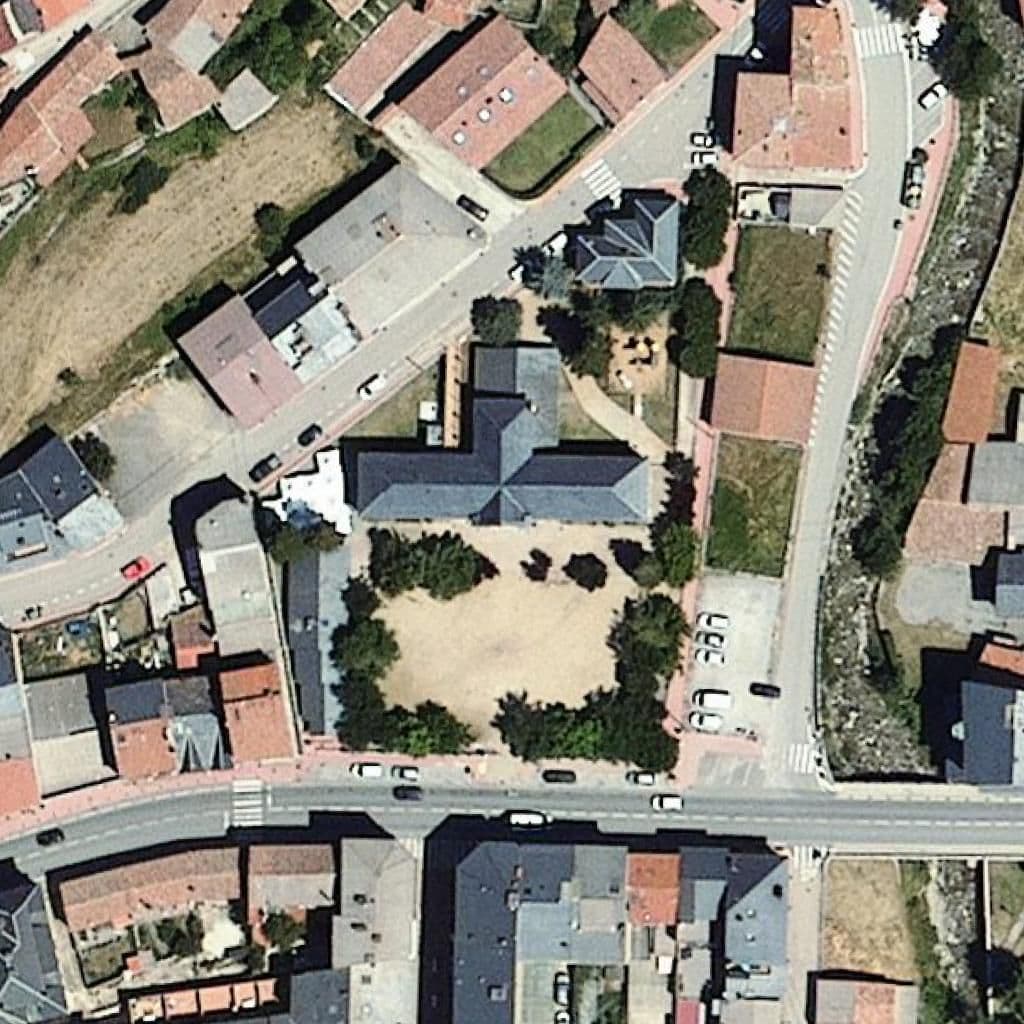 Вид згори на територію школи «Escola Pere Sarret - ZER Baridà-Batllia»