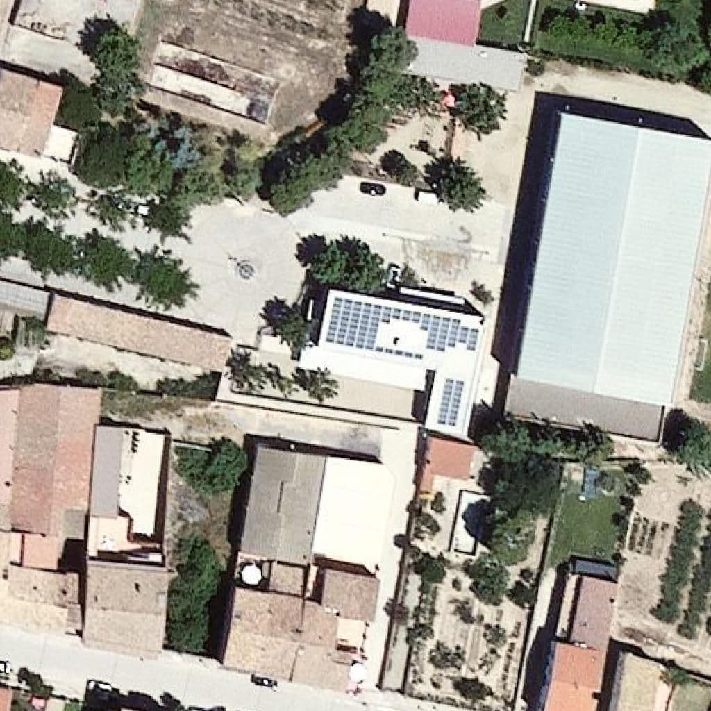 Вид сверху на территорию школы «Escola Ramon Gombal - ZER Espernallac»