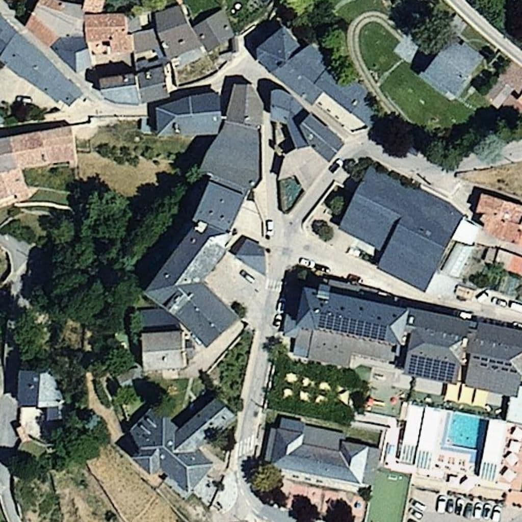 Вид згори на територію школи «Escola El Puig - ZER Baridà-Batllia»