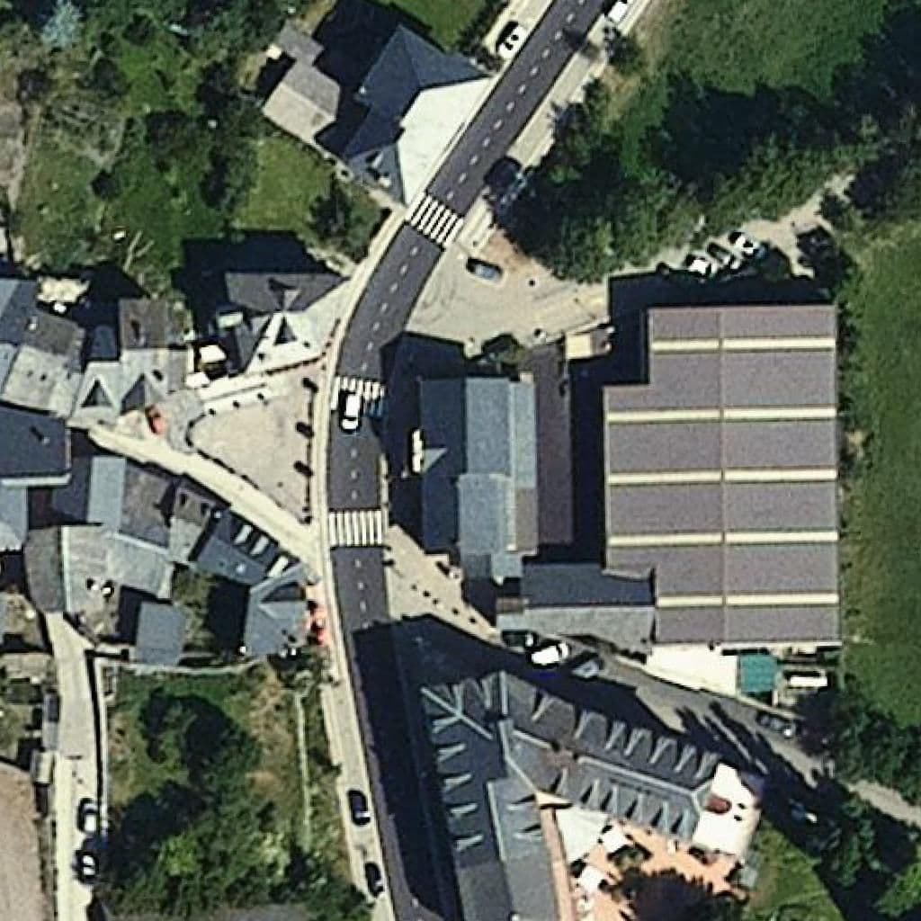 Вид згори на територію школи «Escola Els Minairons - ZER Alt Pallars Sobirà»