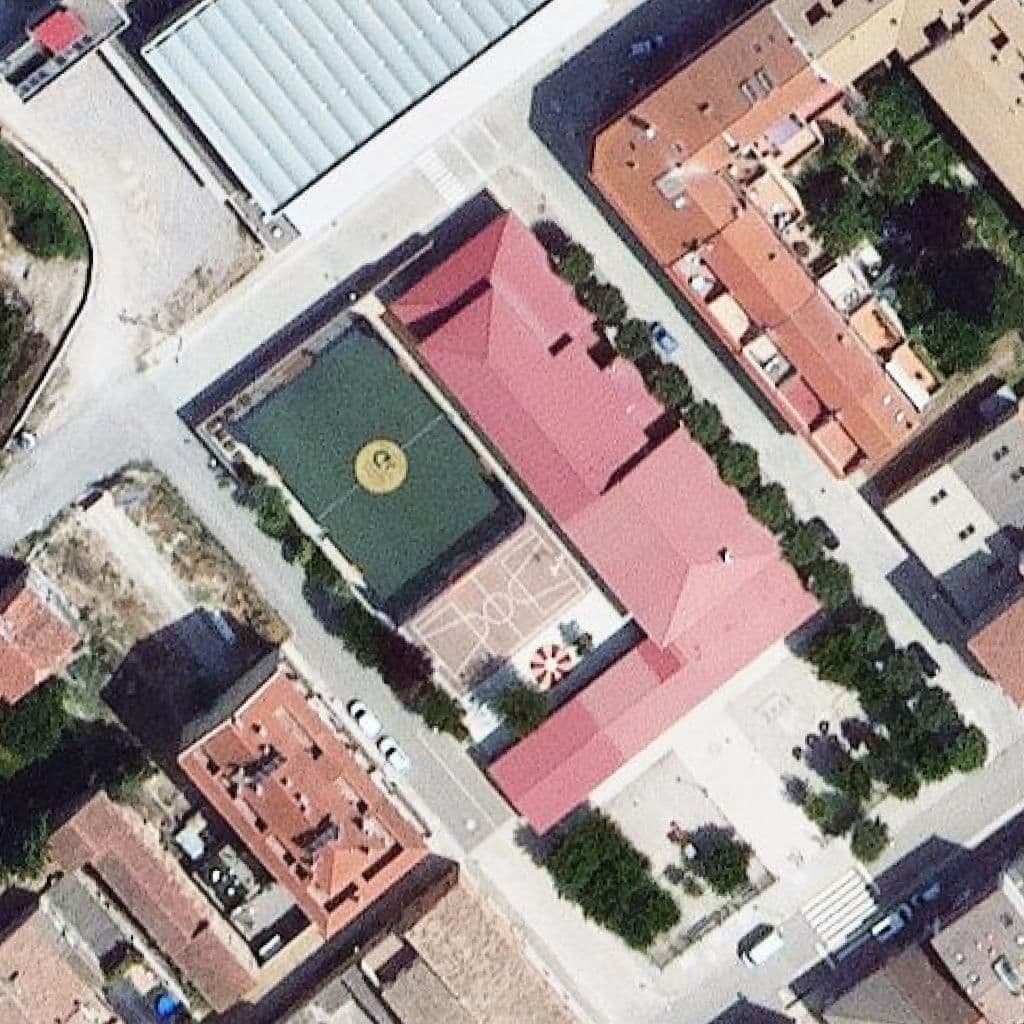 Вид згори на територію школи «Escola L'Estel»