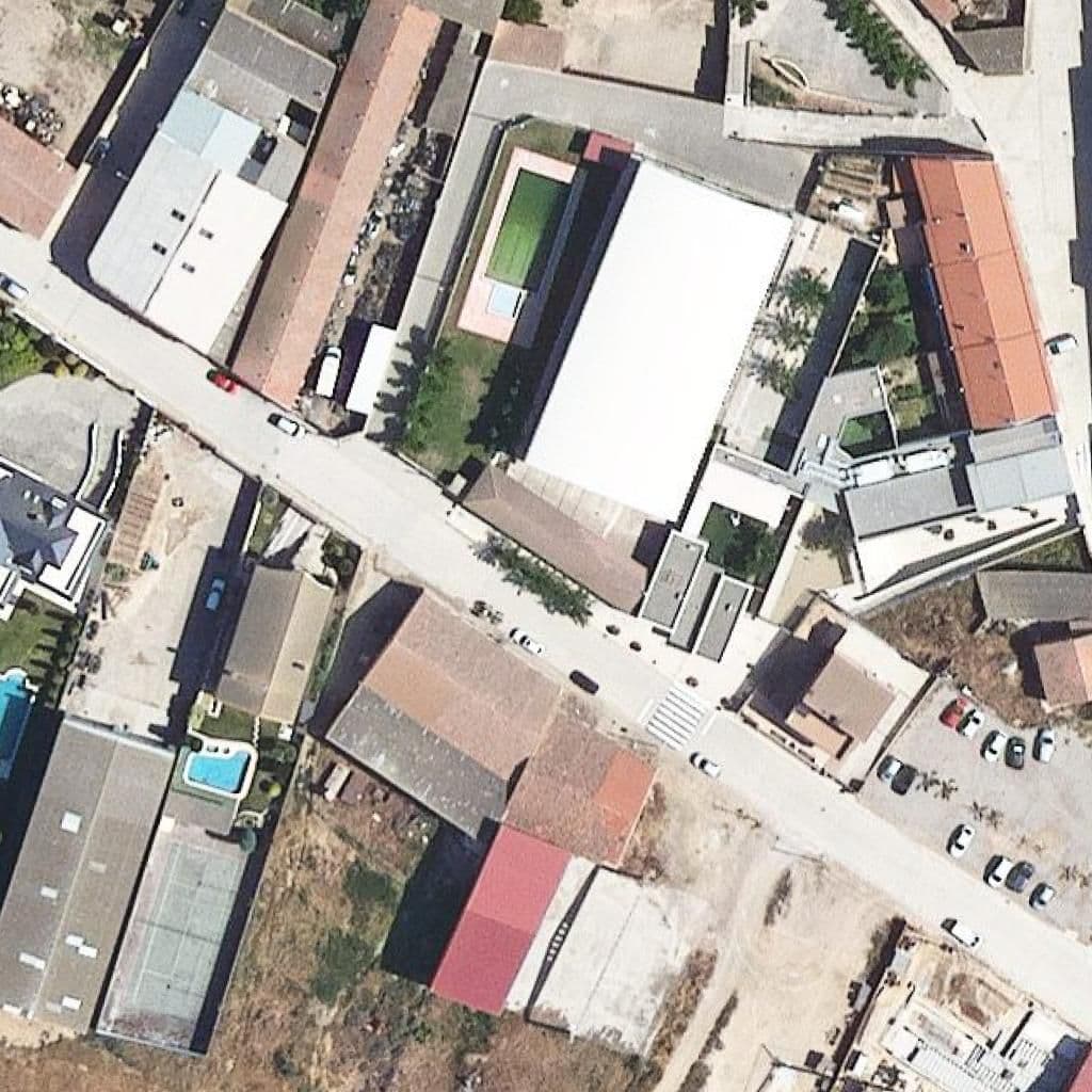 Вид згори на територію школи «Escola El Timó - ZER Plaurcén»