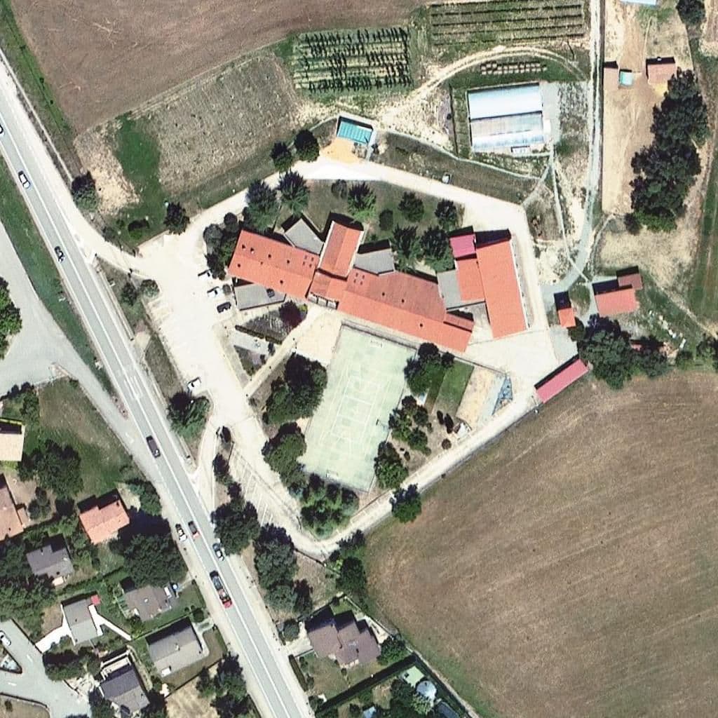 Вид згори на територію школи «Escola agrària del Solsonès»