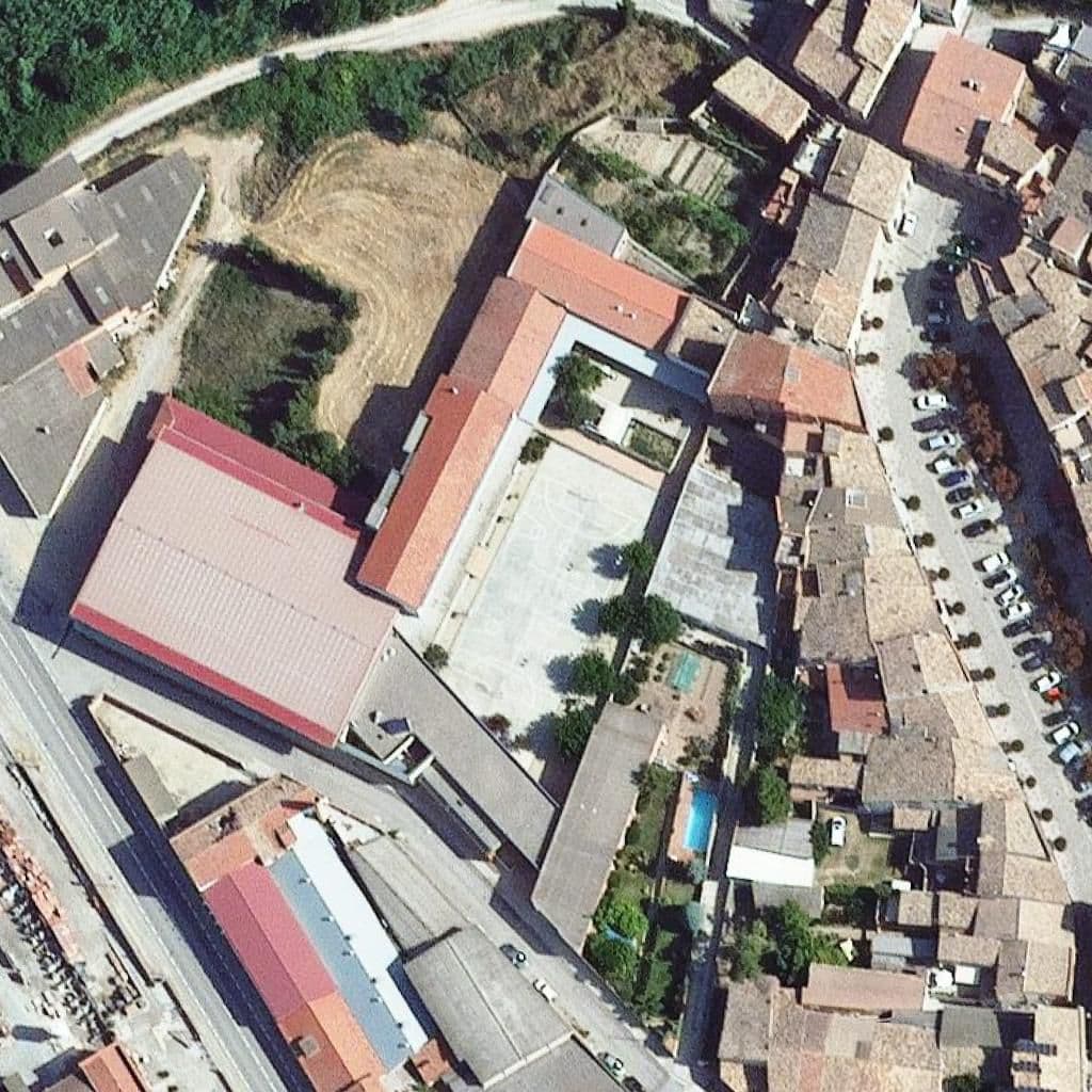 Вид згори на територію школи «Escola Sant Gil»