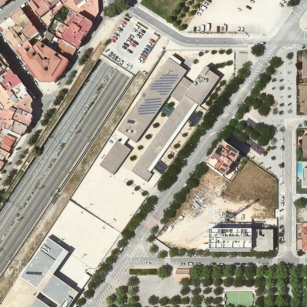 Вид сверху на территорию школы «Institut Nou De Vilafranca Del Penedès»