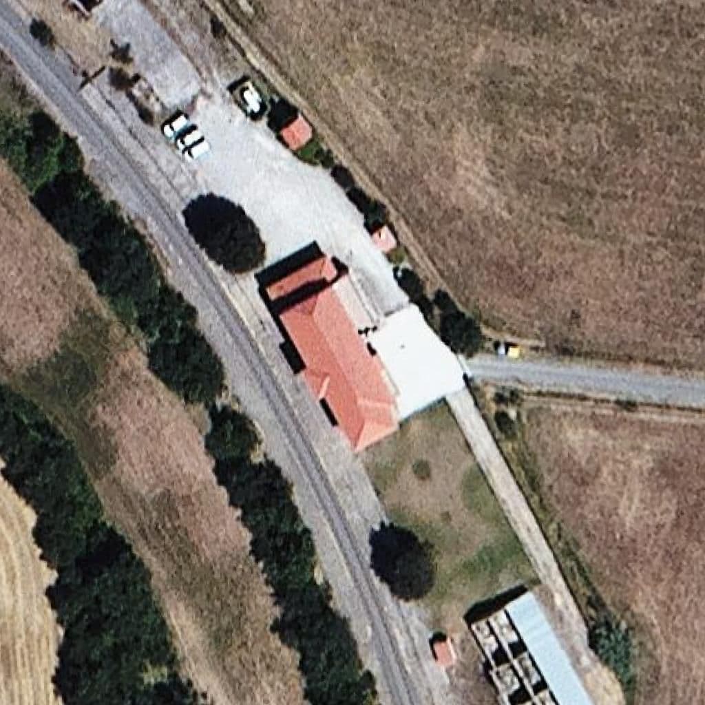 Вид згори на територію школи «Escola agrària del Pallars»