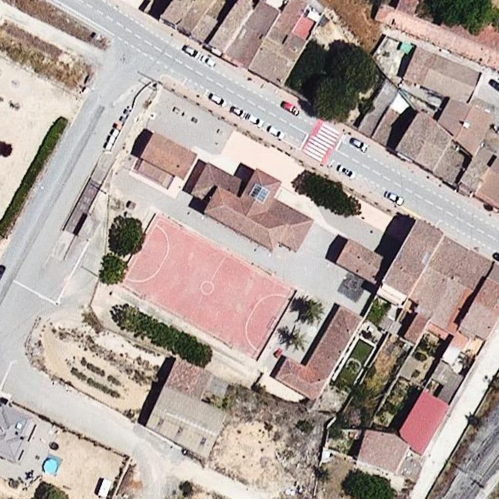 Вид згори на територію школи «Escola Sant Bonifaci - ZER Riu Set»