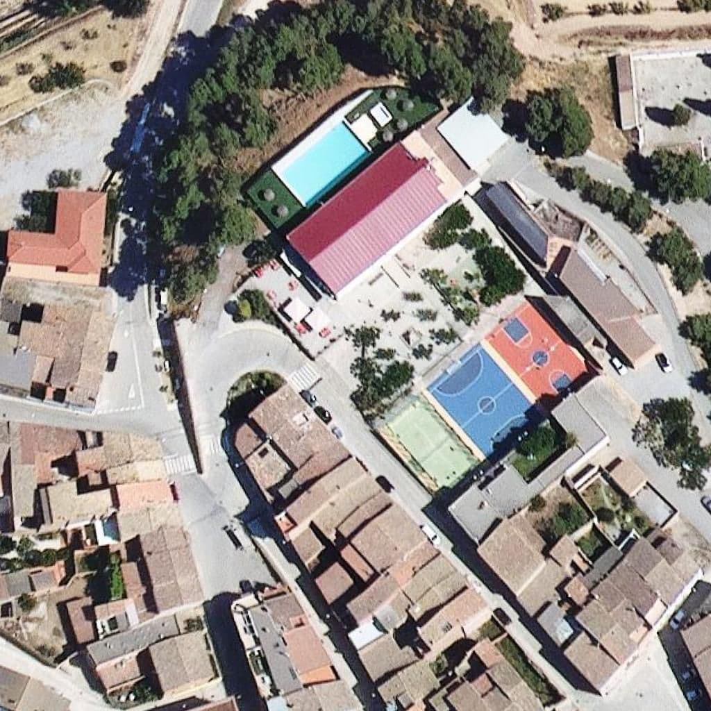 Вид сверху на территорию школы «Escola Abat Ruera - ZER Pedrera»