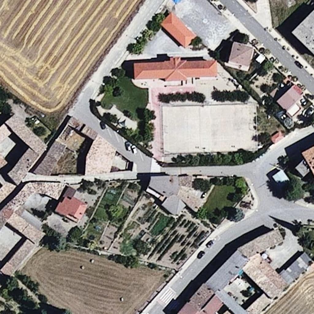 Вид згори на територію школи «Escola de Salàs de Pallars - ZER Pallars Jussà»
