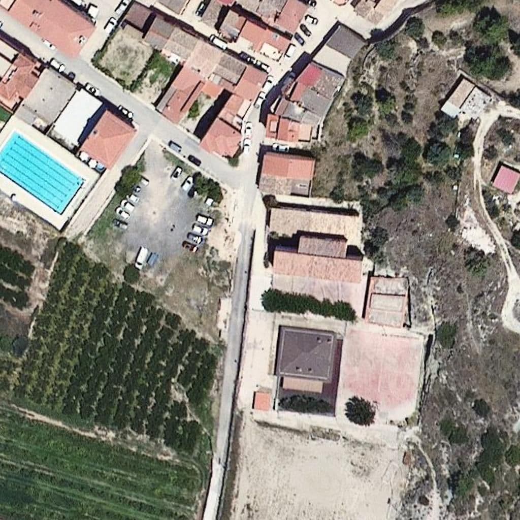 Вид згори на територію школи «Escola de Benifallet - ZER Riu i Serra»