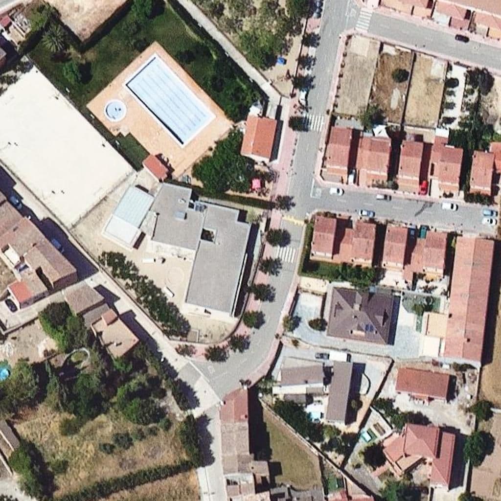 Вид згори на територію школи «Escola de Blancafort - ZER Poblet»