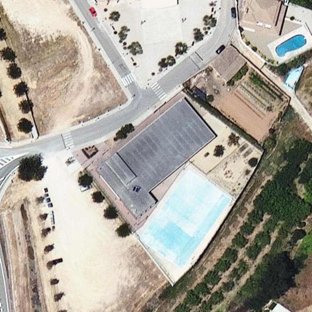 Вид згори на територію школи «Escola L'Estel - ZER Els Ceps»