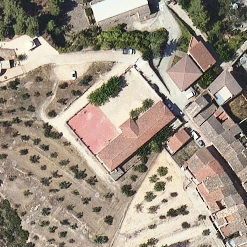 Aerial view of the grounds of Escola Sant Isidre - ZER Les Vinyes