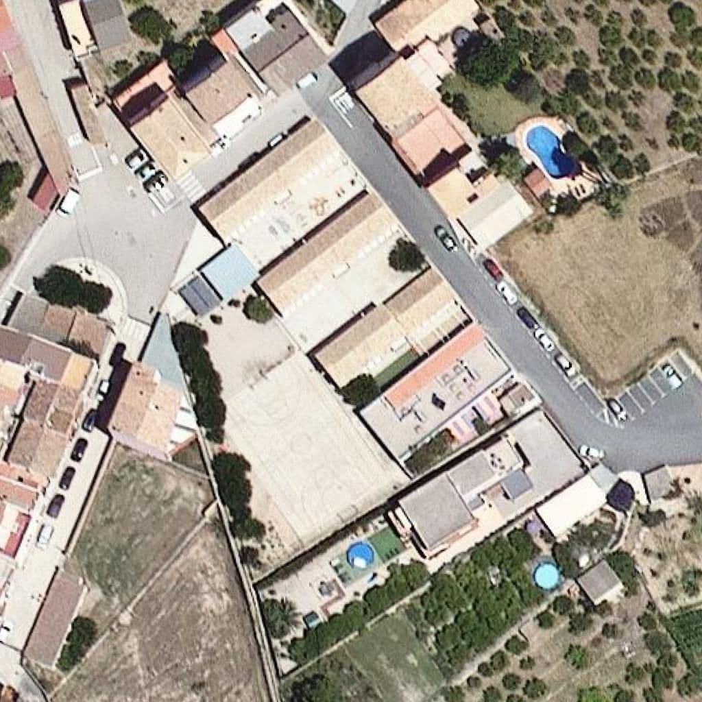 Вид сверху на территорию школы «Escola de Xerta»