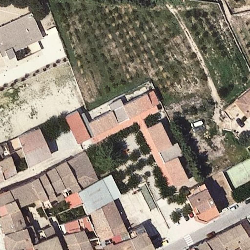 Вид згори на територію школи «Escola Pàmies - ZER La Font de l'Aiguadí»