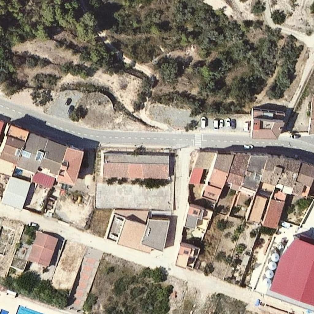 Вид згори на територію школи «Escola Sant Feliu - ZER Les Vinyes»