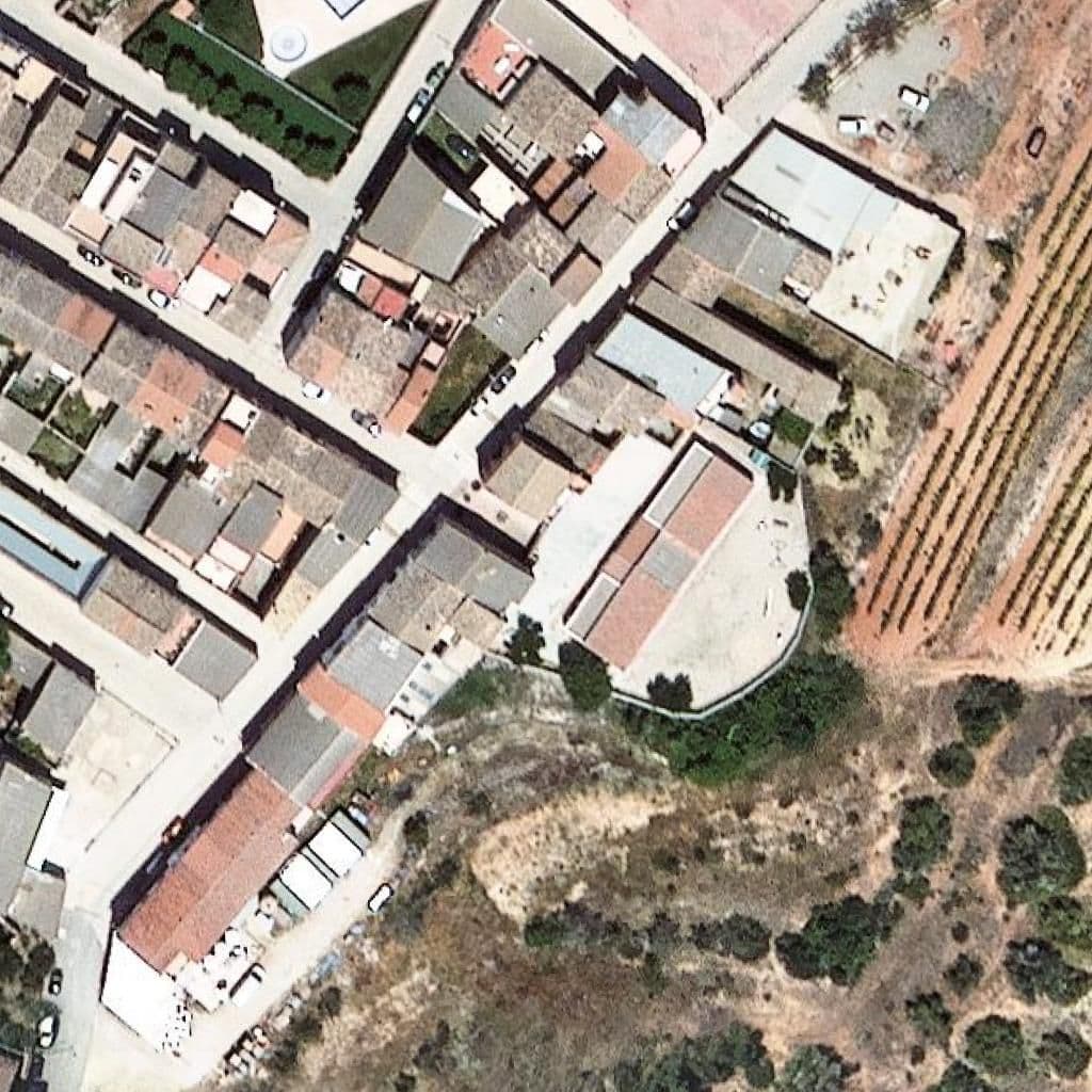 Вид згори на територію школи «Escola Onze de Setembre - ZER Baix Priorat»