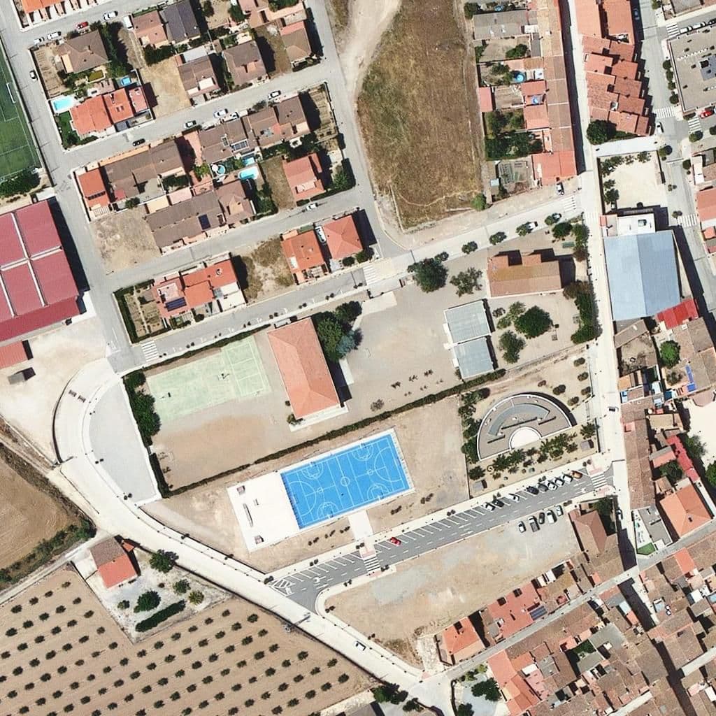 Вид згори на територію школи «Escola Sant Ramon»